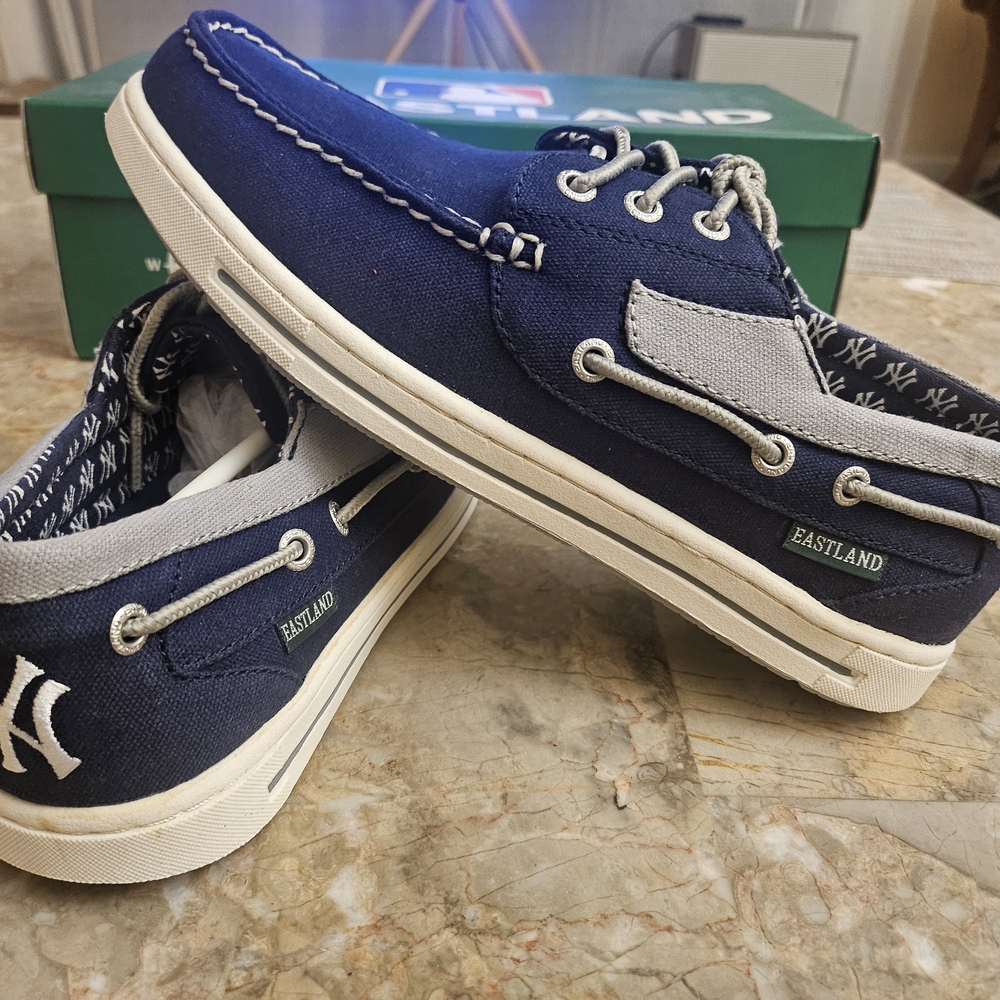 Eastland New York Yankees Navy Boat Shoes